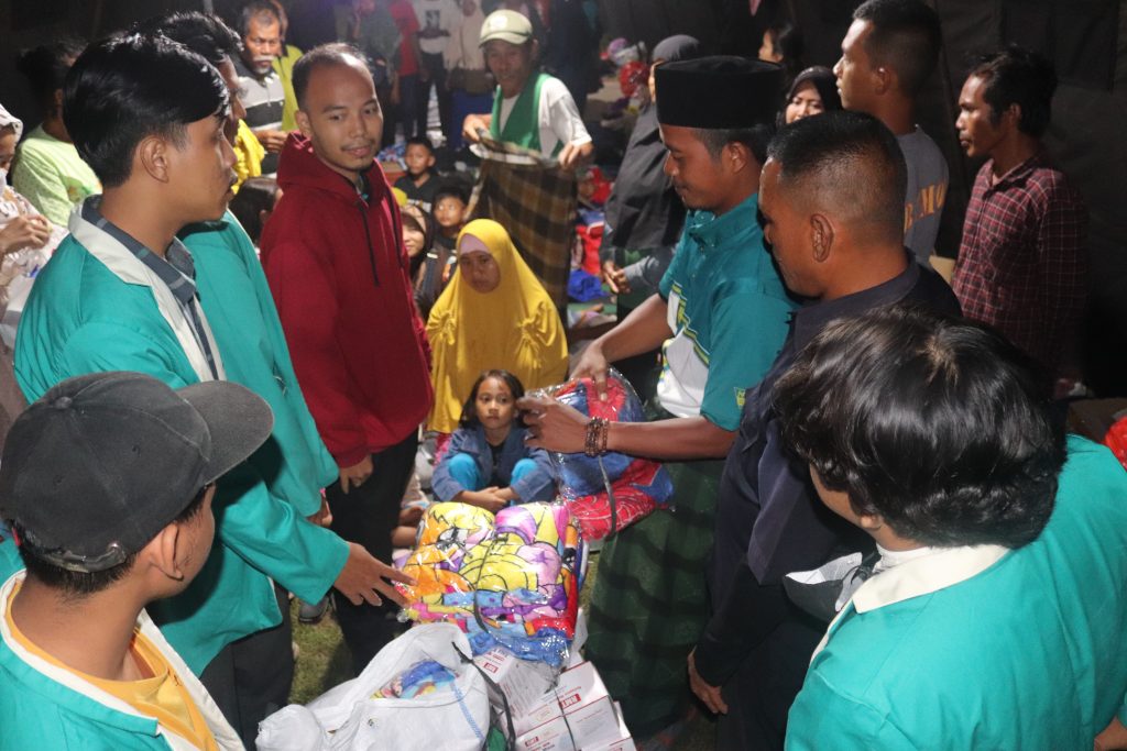 Badan Eksekutif Mahasiswa bersama dengan organisasi dalam kampus telah melaksanakan #STIFSYENTRABERBAGI kepada para korban bencana banjir di beberapa kecamatan di kota serang.