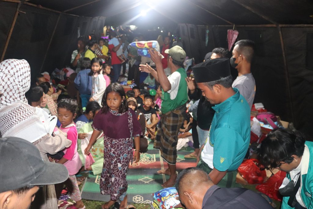 Badan Eksekutif Mahasiswa bersama dengan organisasi dalam kampus telah melaksanakan #STIFSYENTRABERBAGI kepada para korban bencana banjir di beberapa kecamatan di kota serang.