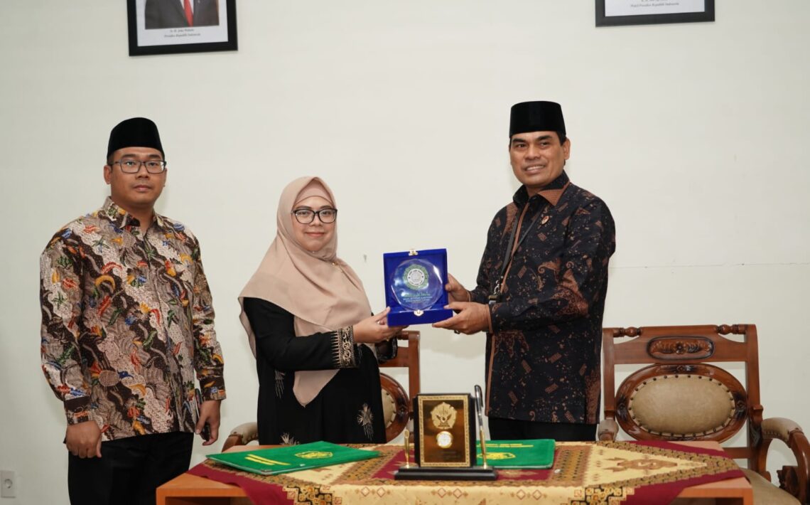 Sekolah Tinggi Ilmu Fiqih Syeikh Nawawi Tanara melakukan MoU dengan beberapa Perguruan Tinggi untuk Meningkatkan pelayanan pendidikan untuk Mahasiswa